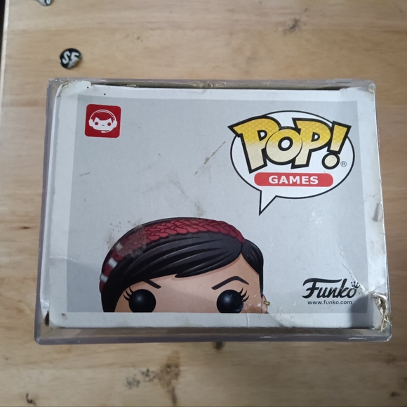 Funko Pop Games Gears of War Kait Diaz & Glass Case - Picture 3 of 4